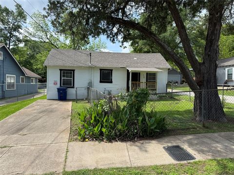 Photo of 119 Louis Davis Drive #Front, Huntsville, TX 77320 (MLS # 78536342)