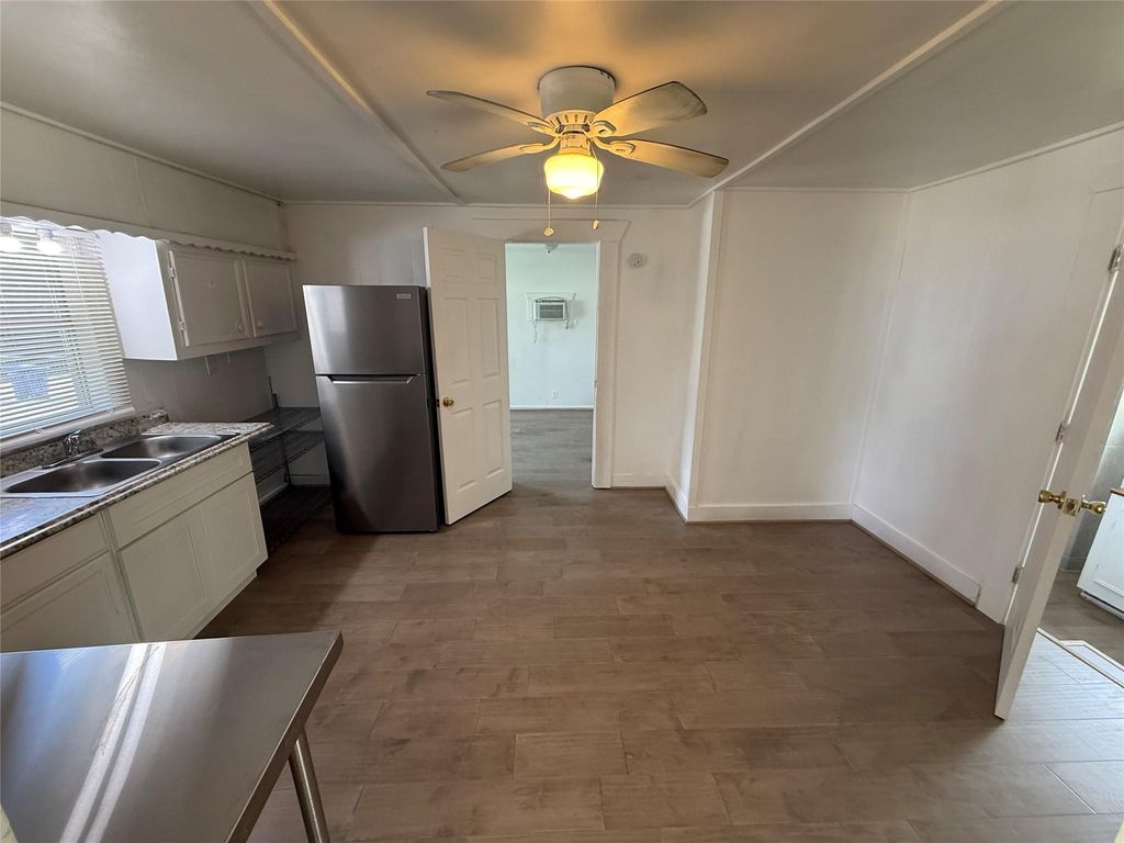 Photo of 119 Louis Davis Drive #Front, Huntsville, TX 77320 (MLS # 78536342)