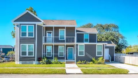 Photo of 1513 40th Street, Galveston, TX 77550 (MLS # 43801165)