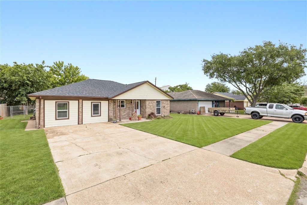 Photo of 11715 Alamo Drive, La Porte, TX 77571 (MLS # 43025631)