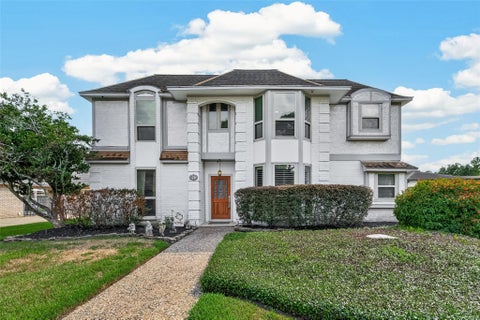 Homes For Sale - 18331 Longcliffe Drive<br/> Houston, TX 77084