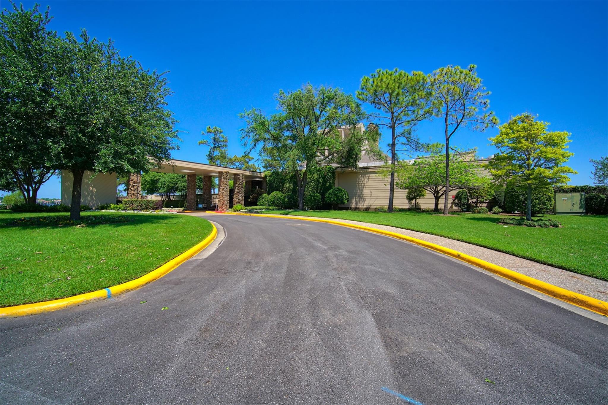 3817 Robin Drive