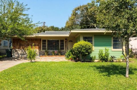 Photo of 4924 Avenue O, Galveston, TX 77551 (MLS # 10990479)
