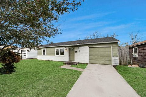 Photo of 10506 Sierra Drive, Houston, TX 77051 (MLS # 71352464)