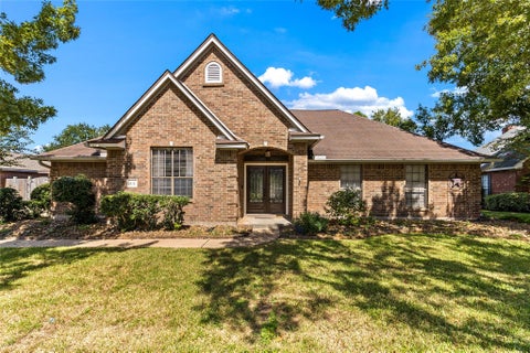 Homes For Sale - 55 Silver Lace Court<br/> Lake Jackson, TX 77566