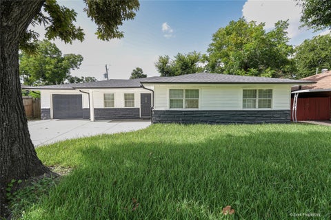 Photo of 7942 Hammerly Boulevard, Houston, TX 77055 (MLS # 93803825)
