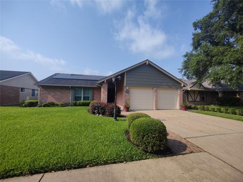 Photo of 2715 Ashington Drive, Houston, TX 77067 (MLS # 35632699)