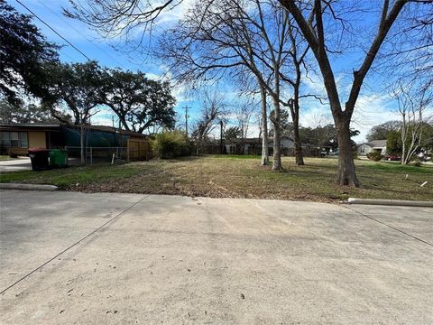 Photo of 1700 Florida Street, Baytown, TX 77520 (MLS # 21496537)