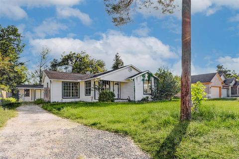 Photo of 2311 Wavell Street, Houston, TX 77088 (MLS # 69329902)