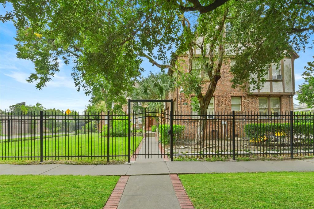 Photo of 436 Westmoreland Street #6, Houston, TX 77006 (MLS # 90015450)