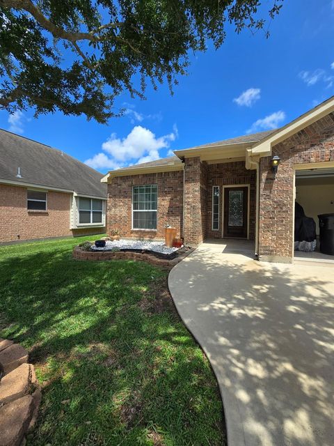 Photo of 1814 Midnight Lane, Houston, TX 77047 (MLS # 98367064)