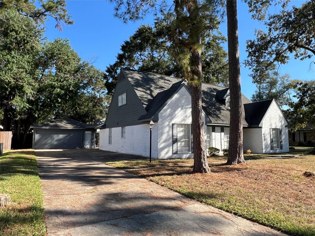 Photo of 602 Rosewood Drive, Shenandoah, TX 77381 (MLS # 56136433)