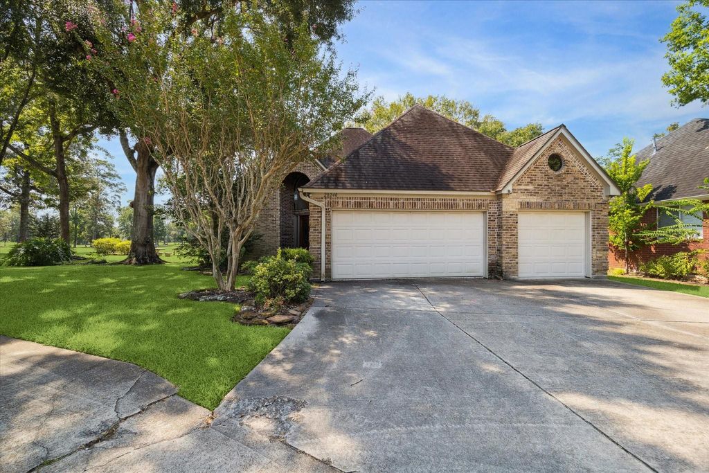 Photo of 20240 Ivy Point Cir, Humble, TX 77346 (MLS # 37757099)
