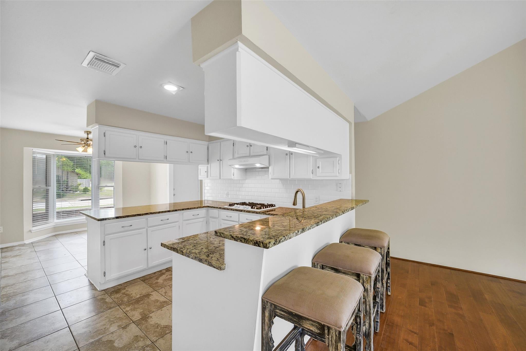 5303 Lincoln Green Drive