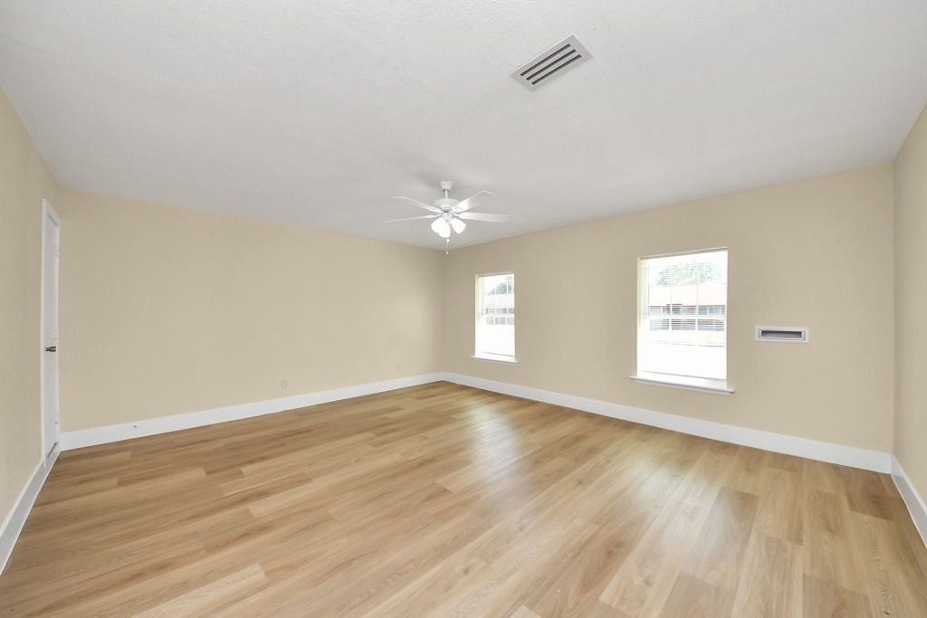 Photo of 13606 Sunrose Lane, Houston, TX 77045 (MLS # 31026309)