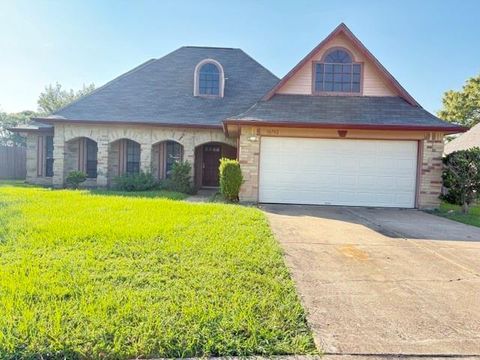 Photo of 16702 Tranquil Drive, Sugar Land, TX 77498 (MLS # 3956764) Photo of 16702 Tranquil Drive, Sugar Land, TX 77498 (MLS # 3956764)