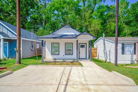 Photo of 352 Westchase, Montgomery, TX 77316 (MLS # 36435027)