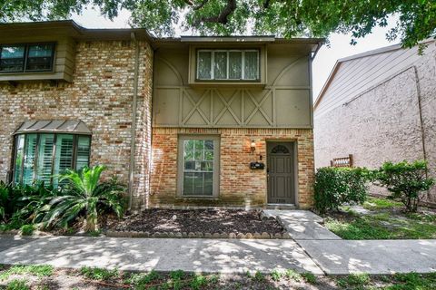 Photo of 7336 Crownwest Street #7336, Houston, TX 77072 (MLS # 82246260)