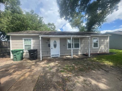 Photo of 3109 Airport Boulevard, Houston, TX 77051 (MLS # 12062084)