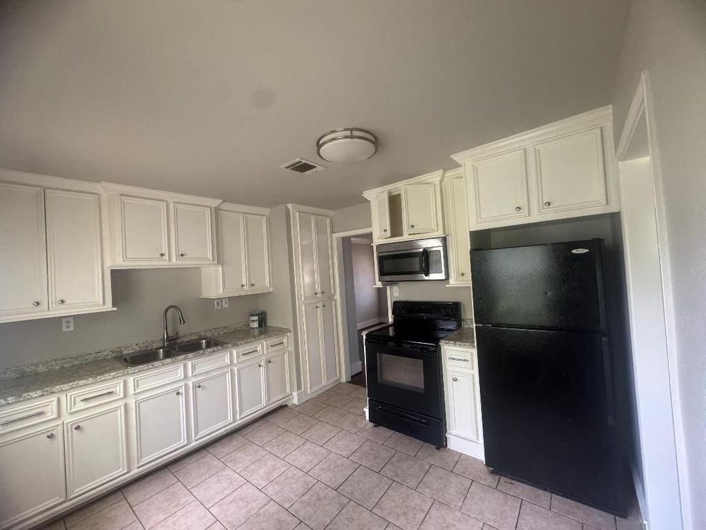 Photo of 3109 Airport Boulevard, Houston, TX 77051 (MLS # 12062084)