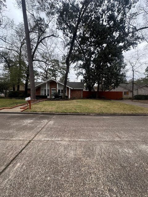 Photo of 2910 Big Meadows Drive, Houston, TX 77339 (MLS # 98228356)