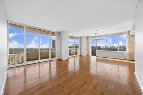 Photo of 15 Greenway Plaza #14F, Houston, TX 77046 (MLS # 17729403)