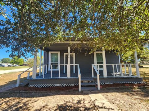 Photo of 506 9th Street, Hempstead, TX 77445 (MLS # 70405167) Photo of 506 9th Street, Hempstead, TX 77445 (MLS # 70405167)