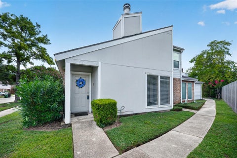 Townhouse For Sale - 7895 Green Lawn Drive #7895<br/> Houston, TX 77088