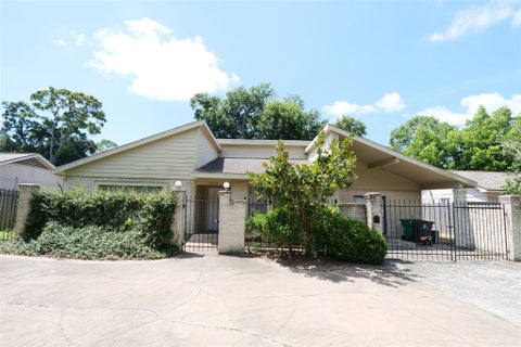 Photo of 5231 Beechnut Street, Houston, TX 77096 (MLS # 96110067)