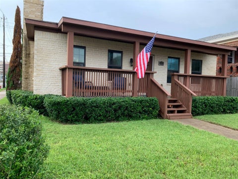 Photo of 728 Sealy Street, Galveston, TX 77550 (MLS # 9251628)