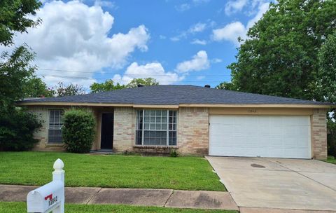 Photo of 13942 Towne Way Drive, Sugar Land, TX 77498 (MLS # 21388289)