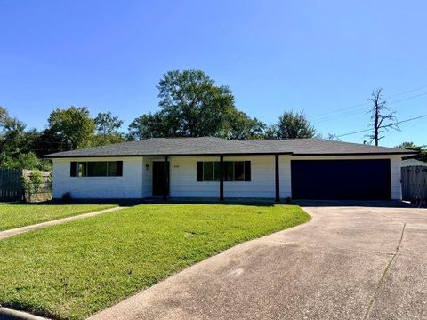 Photo of 2309 Tilley Circle, Orange, TX 77630 (MLS # 32816933)