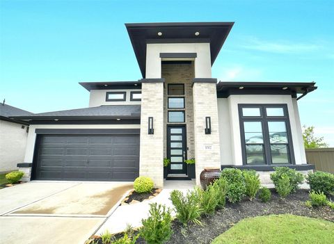 Photo of 31502 Beacon Cove Trail, Fulshear, TX 77441 (MLS # 26691143)