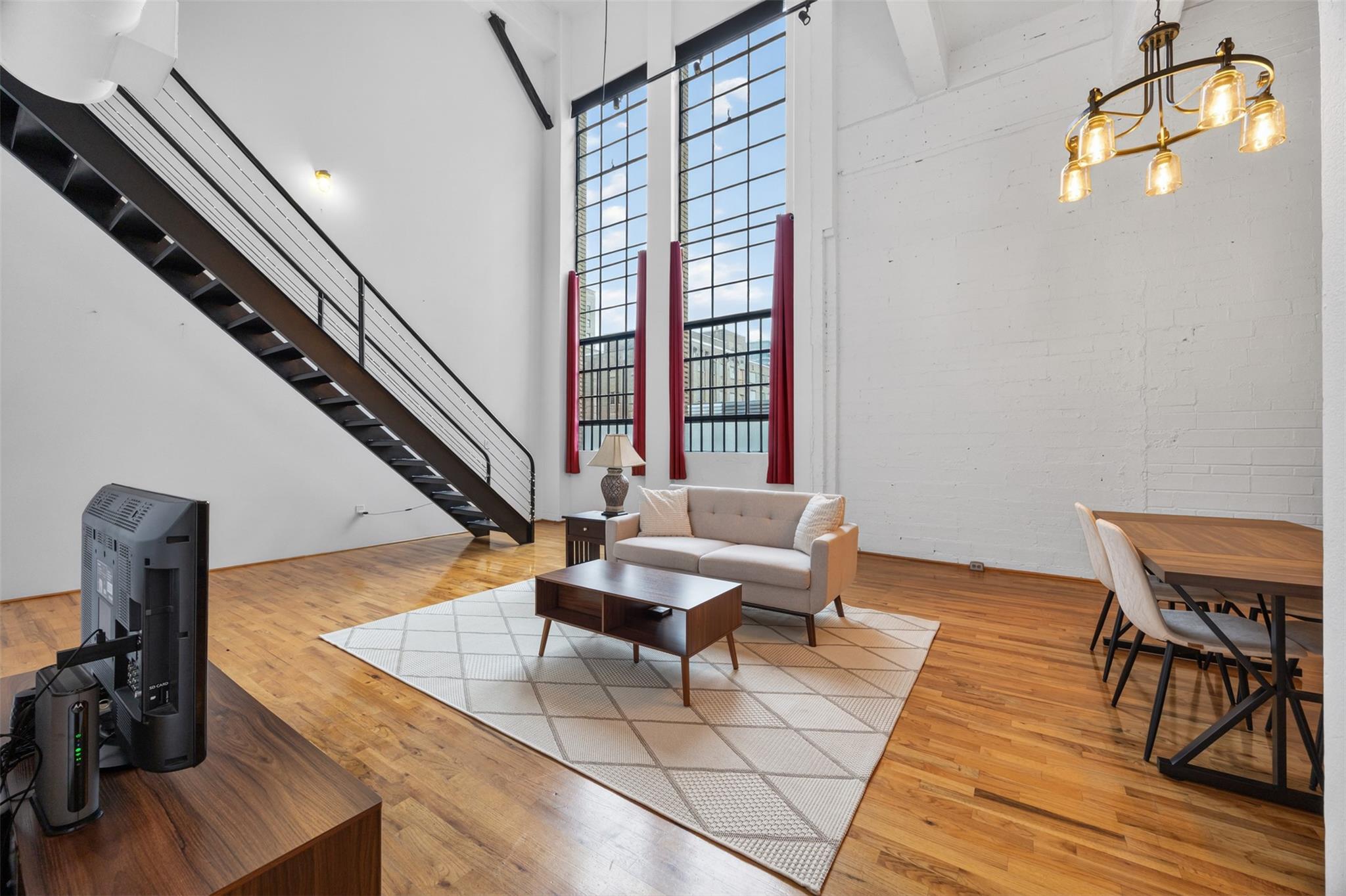 705 Main Street 513