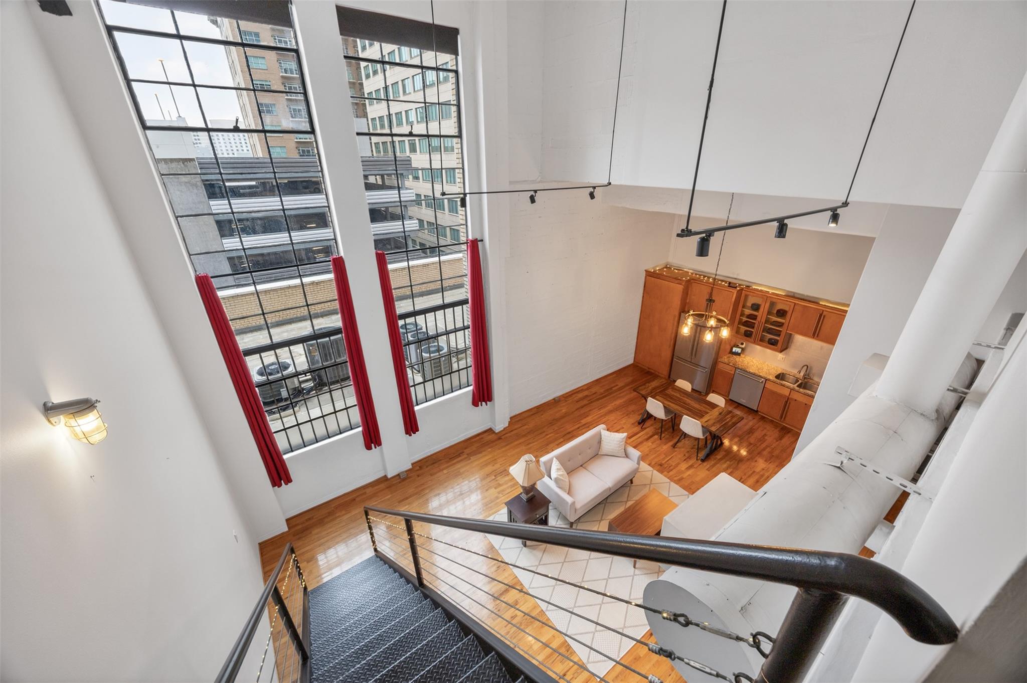705 Main Street 513