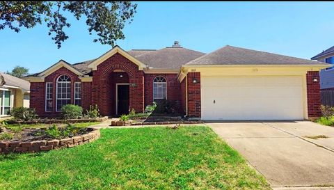 Photo of 1805 Oak Hollow Drive W, Pearland, TX 77581 (MLS # 32045640)