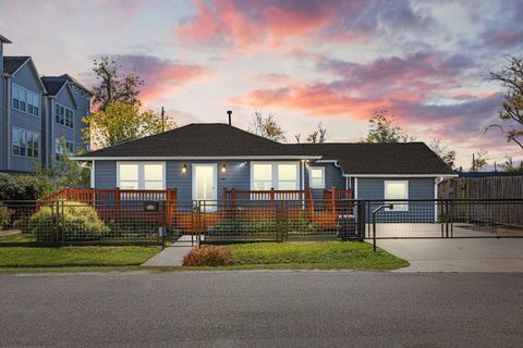 Photo of 710 E 28th Street, Houston, TX 77009 (MLS # 38200699)