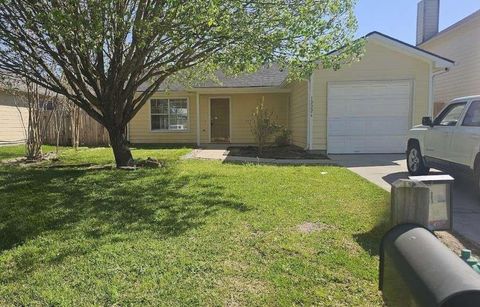 Photo of 12226 Greensbrook Forest Drive, Houston, TX 77044 (MLS # 75103928)