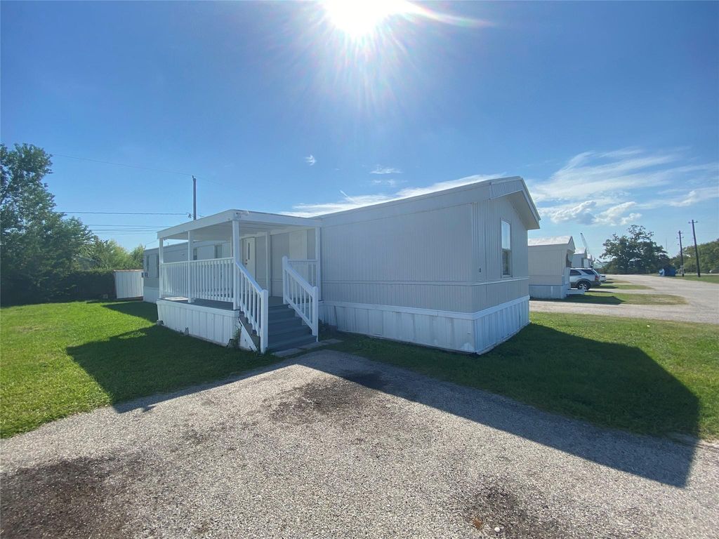 Photo of 2021 N Battlebell Road #28, Highlands, TX 77562 (MLS # 28923146)