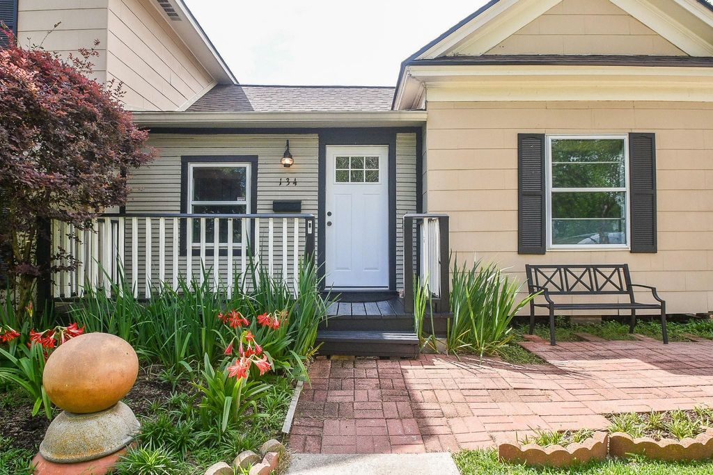 Photo of 134 4th Street, Sugar Land, TX 77498 (MLS # 18307676)