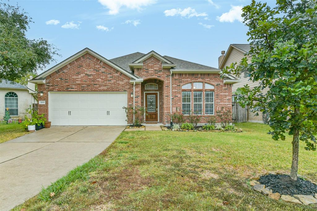 Photo of 1065 Brigid Court, Dickinson, TX 77539 (MLS # 61252128)