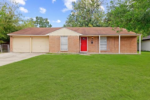 Photo of 408 Grantham Road, Baytown, TX 77521 (MLS # 45606395)