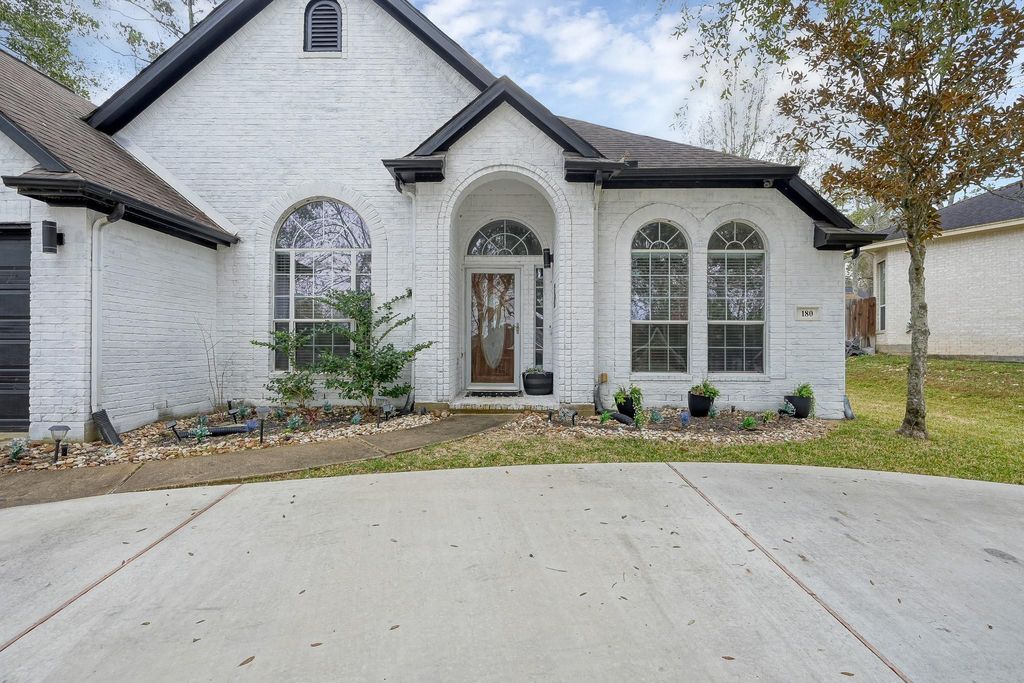 Photo of 180 Park Way, Conroe, TX 77356 (MLS # 48001658)
