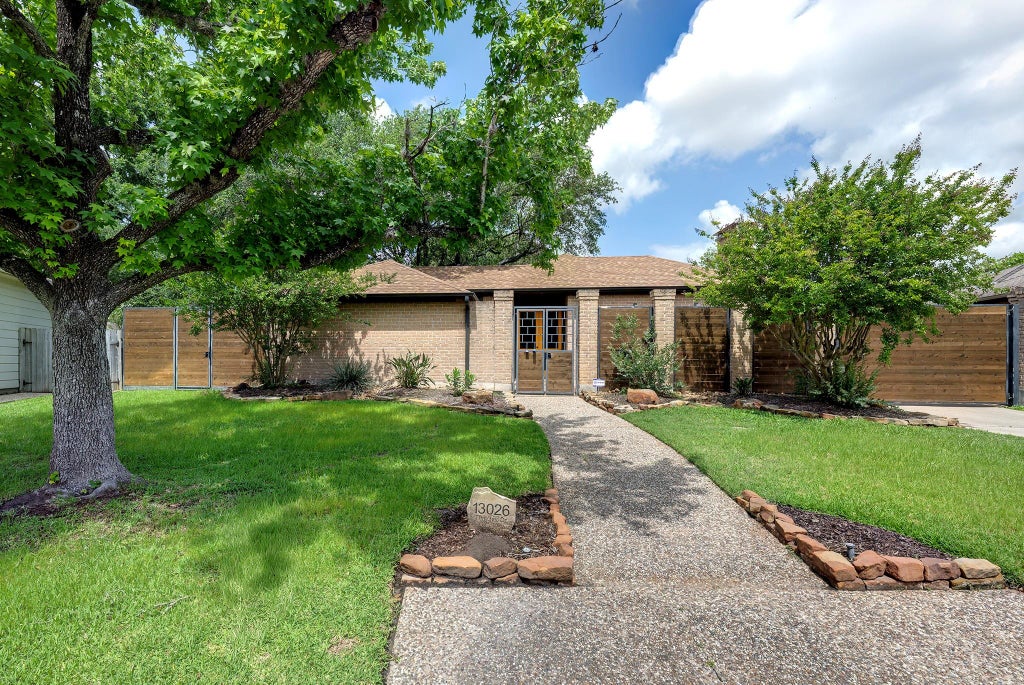 Photo of 13026 Thatcher Drive, Houston, TX 77077 (MLS # 54275172)