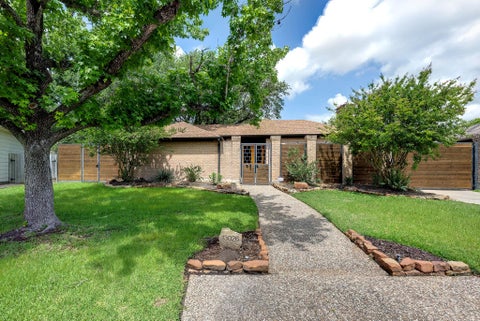 Photo of 13026 Thatcher Drive, Houston, TX 77077 (MLS # 54275172)