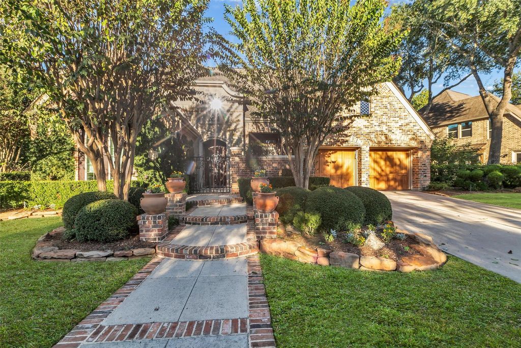 Photo of 10 Mason Pond Place, Spring, TX 77381 (MLS # 76897749)