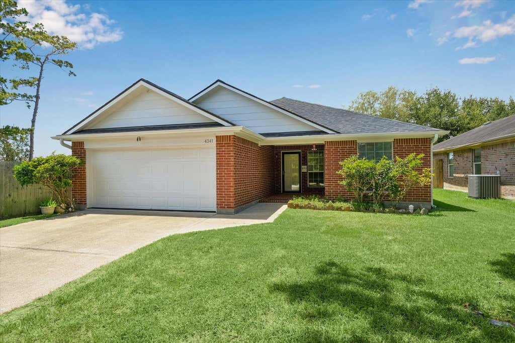 Photo of 4341 Country Club Drive, Dickinson, TX 77539 (MLS # 51782710)
