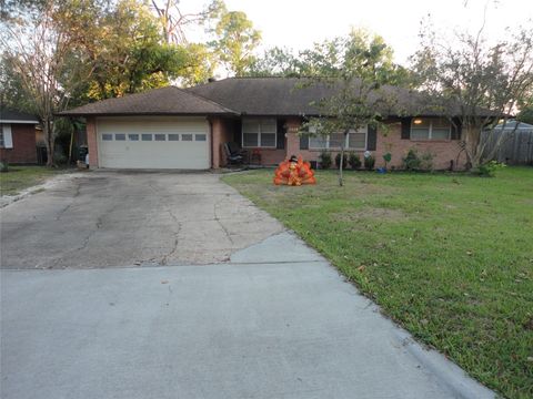 Photo of 3302 Knoll Street, Houston, TX 77080 (MLS # 13461657)