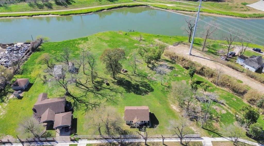 Photo of 7912 Brays Street, Houston, TX 77012 (MLS # 16855770)