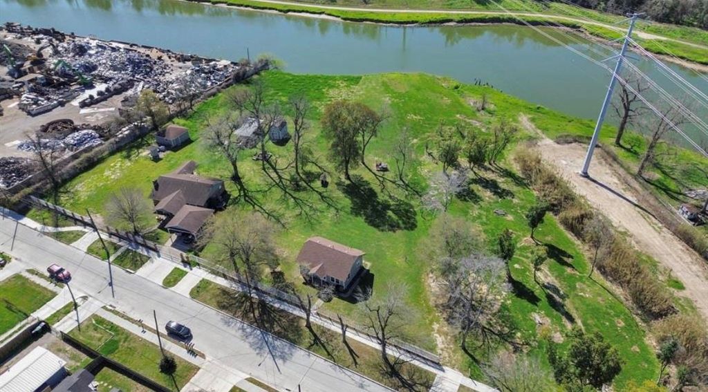 Photo of 7912 Brays Street, Houston, TX 77012 (MLS # 16855770)